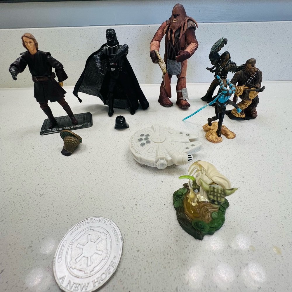 Star Wars Lot Including Chewbacca Yoda Darth Vader Anakin Skywalker Aayla Secura - Picture 2 of 9